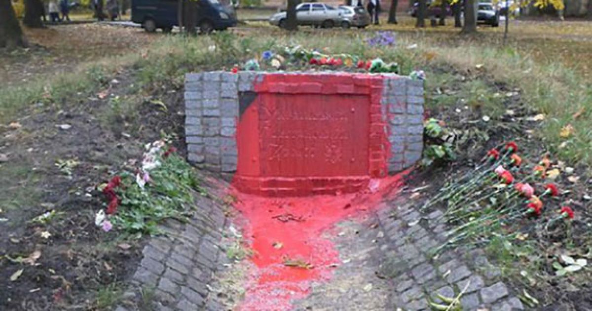 В Харькове злоумышленники осквернили памятник воинам УПА 