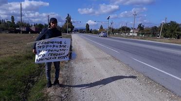 В окупованому Криму затримують учасників одиночних пікетів _2 / © Facebook/Alimdar Crimean Solidarity