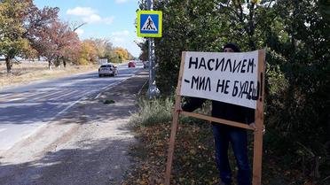 В окупованому Криму затримують учасників одиночних пікетів _5 / © Facebook/Alimdar Crimean Solidarity