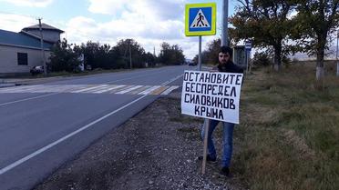 В окупованому Криму затримують учасників одиночних пікетів _4 / © Facebook/Alimdar Crimean Solidarity