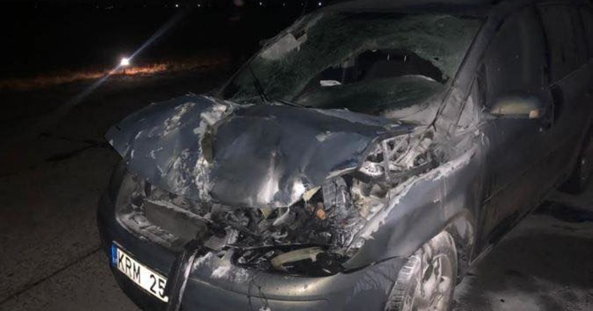 Автомобіль влетів у військовий літак під Києвом / © из соцсетей