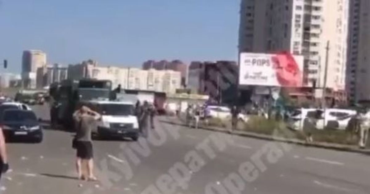 В Киеве Нацгвардия попала в ДТП возле дома, где прогремел взрыв