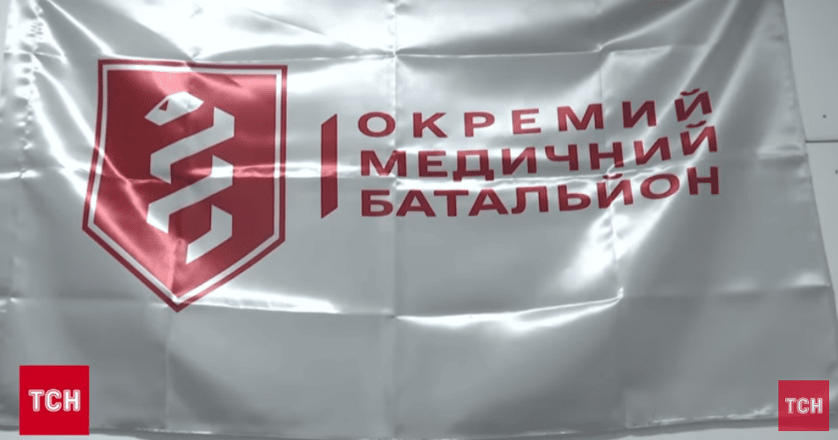 Медики показали, як рятують пораненого воїна