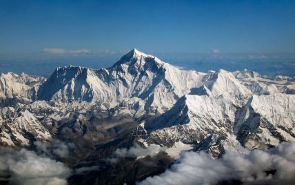 Під час спуску з Евересту загинуло двоє альпіністів