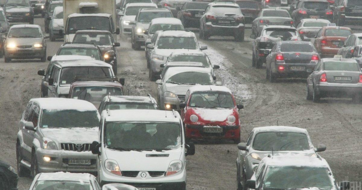 Погіршення погоди в Україні: рятувальники назвали області, де на дорогах очікується ожеледиця