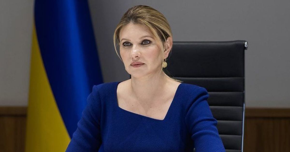 У сукні кольору індиго, з новою зачіскою і макіяжем: Олена Зеленська на знімках в Instagram