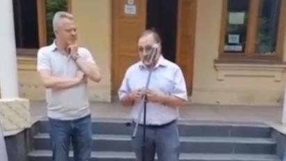 Староста Ворзеля назвал россиян "старшими братьями", а войну – "сложностями"