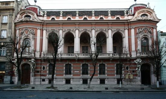 "Казали, що будуть акробати": у Львові зачинили Будинок вчених, де відбулася скандальна "голодна туса"
