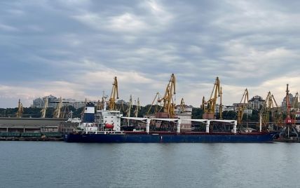 Зерновым коридором из Одессы отправились четыре судна с агропродукцией