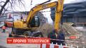 Прорыв теплосети возле ТЦ в Киеве: что происходит на месте аварии