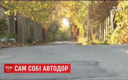 Сам себе автодор: На Киевщине мужчина на пожертвования отремонтировал дорогу