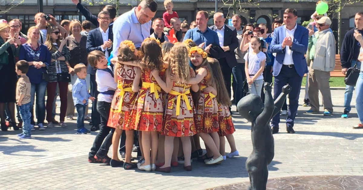 Кличко відкрив оновлену Поштову площу_4 / © Фото Валерии Ковалинской/ТСН