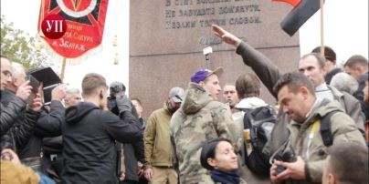 В Киеве задержали мужчину, который "зиговал" во время выкриков "Украина превыше всего"