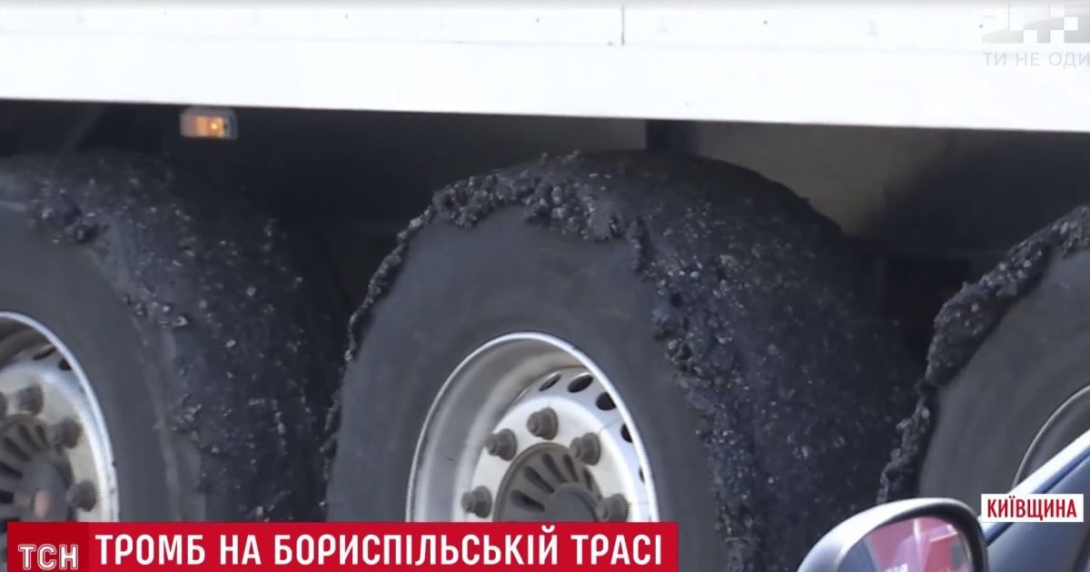 Киплячі двигуни і намотаний на колеса асфальт: як траса Київ-Бориспіль стояла в страшенному заторі