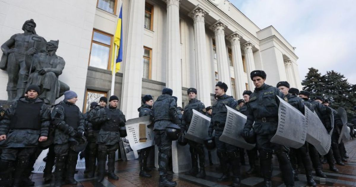 Подозрительный рюкзак был обнаружен возле здания парламента