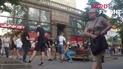 Группа молодых людей набросилась на влюбленных