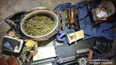 на Закарпатті затримали чоловік з арсеналом зброї_2 / © Національна поліція Закарпатської області