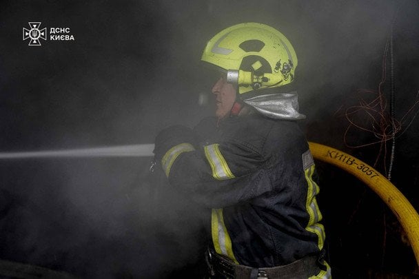 Тушение пожара в кафе «Барбарис» на Позняках