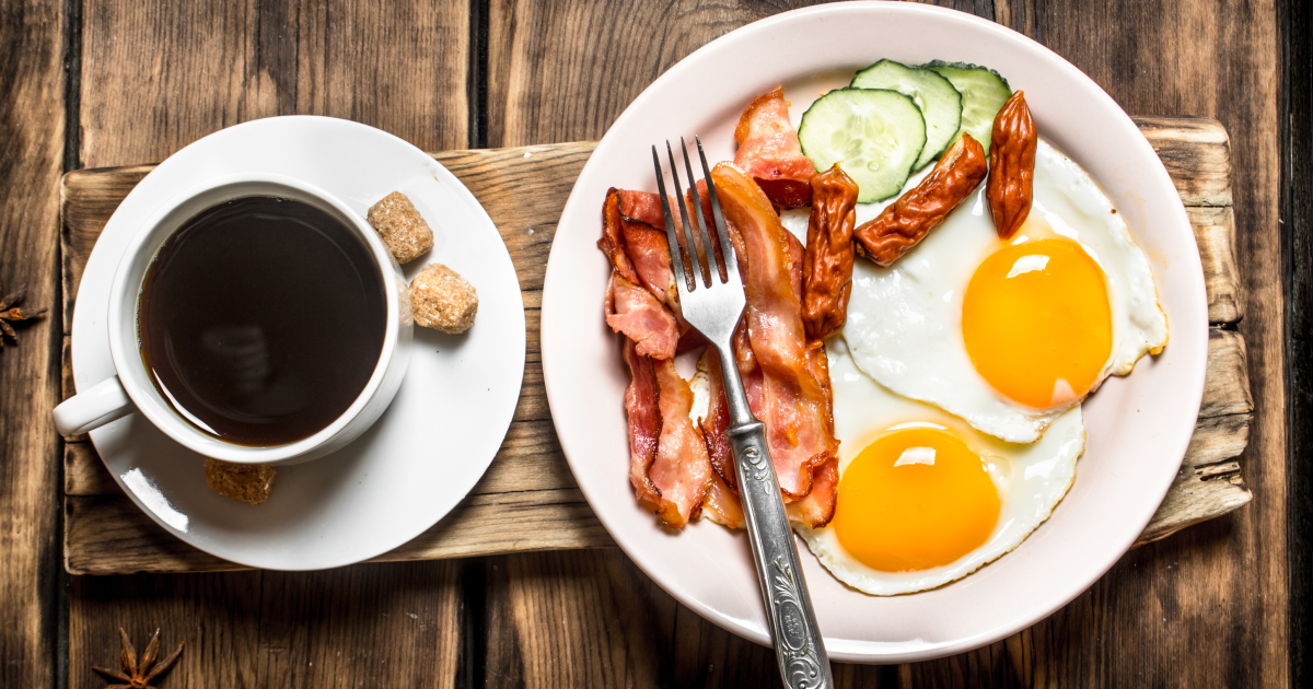 Чи можна їсти яйця з кавою: дослідження