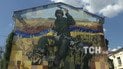 На столичном Подоле появился мурал с так называемым «Запорожским мстителем»
