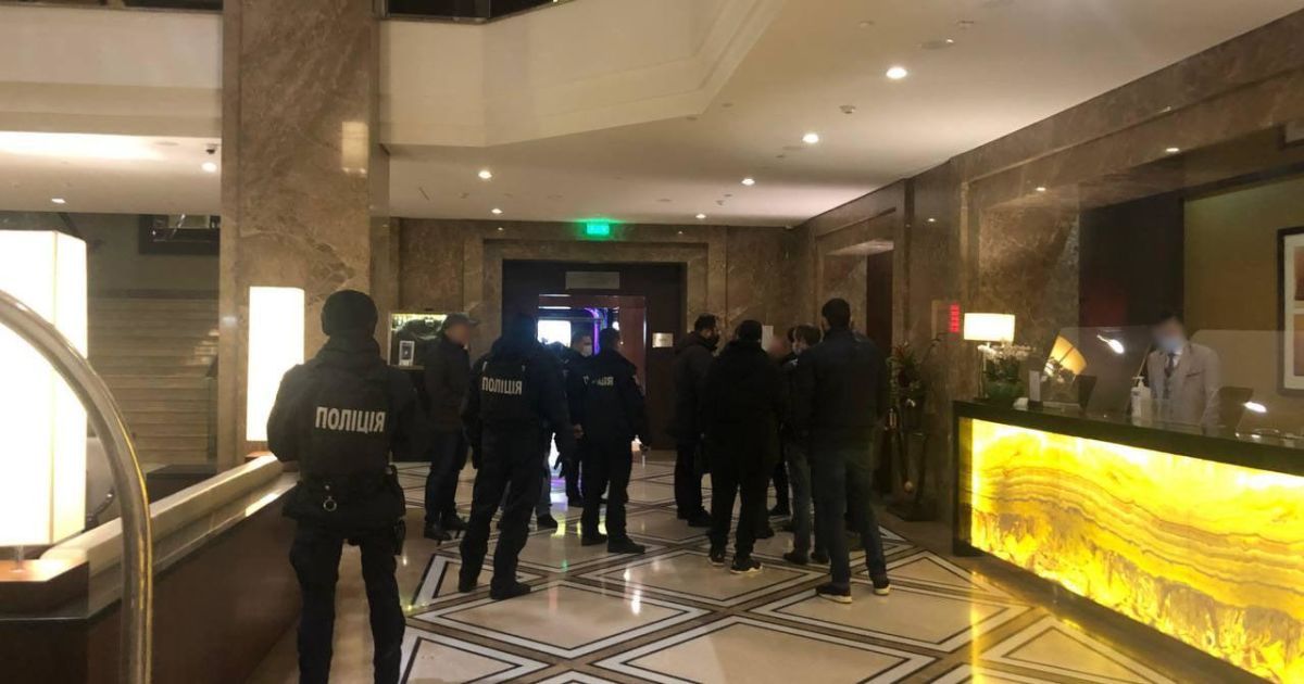 Смертельное ДТП в Харьковской области: полиция провела обыски в доме и гостинице Ярославского (фото)