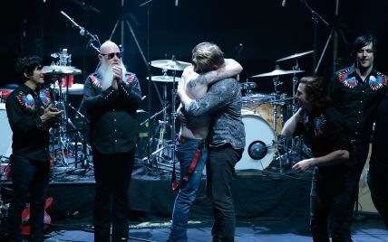 Группа Eagles of Death Metal доиграл концерт в Париже, который был прерван терактом