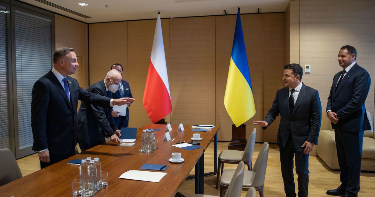 Україна і Польща заявили про "складне становище" на кордоні з Білоруссю