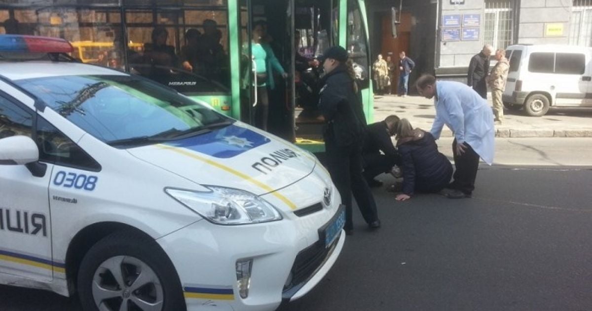 В центре Одессы патрульные сбили женщину