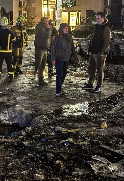 "Бабах! І тремтить підлога у всій квартирі": мешканець розповів про момент атаки на ЖК у Києві