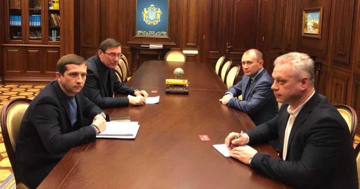 Луценко заявив про факти пересилання через "Нову пошту" безакцизного алкоголю та наркотиків