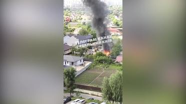 На Троещине вспыхнул пожар – в небе столб черного дыма