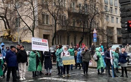 "Насмешка над медиками и родными умерших": в Минздраве отреагировали на митинг антивакцинаторов в Киеве