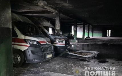 У Краматорську під час пожежі згоріло 10 автомобілів швидкої допомоги: фото