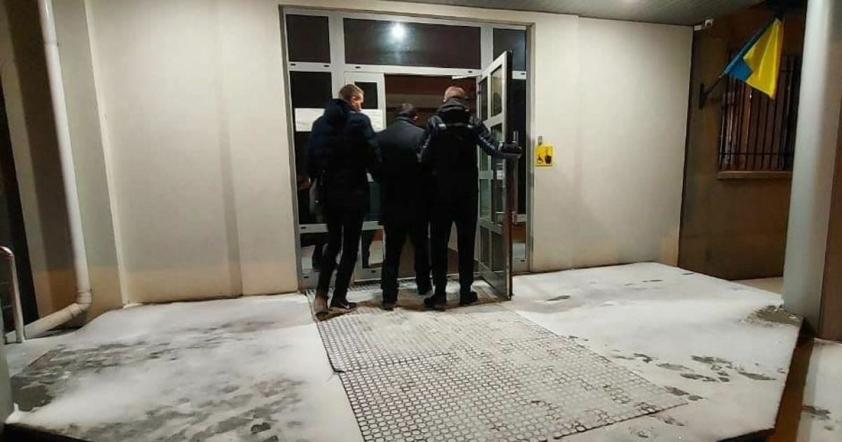 Замотал тело простыней и спрятал в подвале: под Ровно задержали подозреваемого в убийстве 21-летней девушки