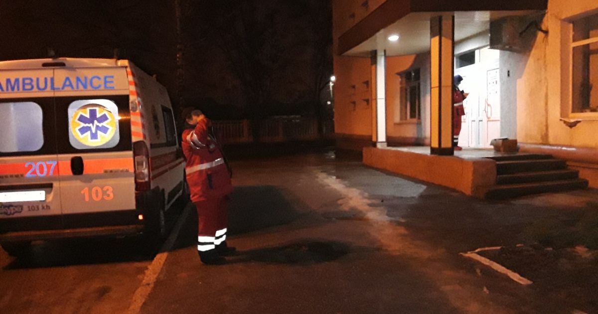 Бігала з дитиною дорогою, а потім залишила і втекла: в Харкові шукають горе-матір