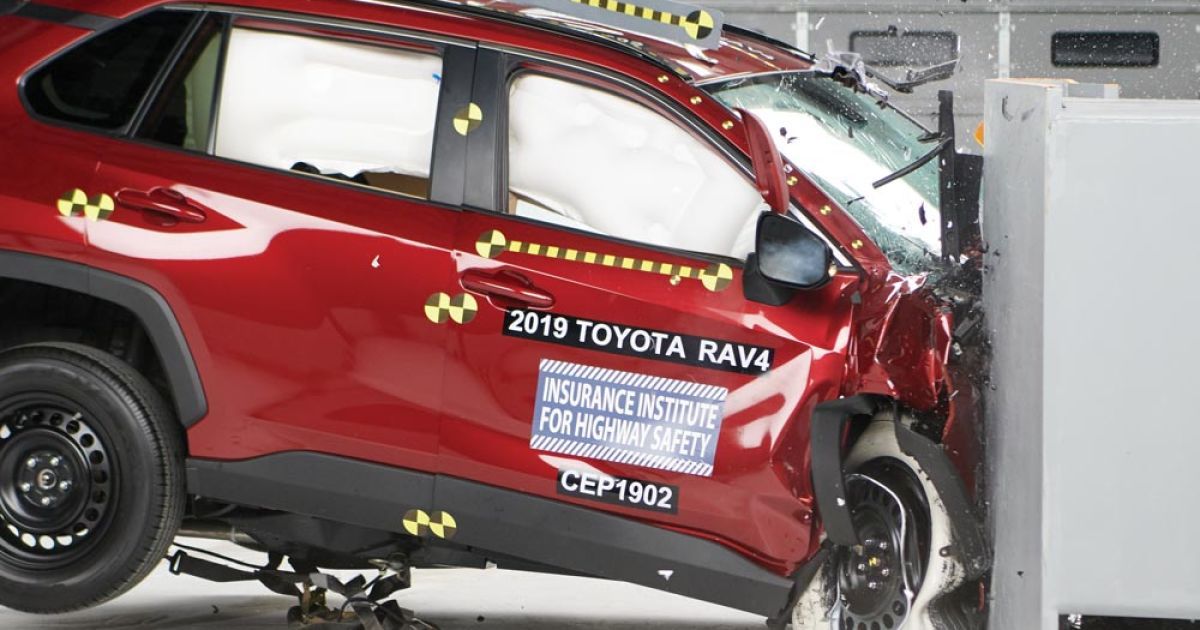 Американські експерти назвали 90 найбезпечніших автомобілів 2021 року