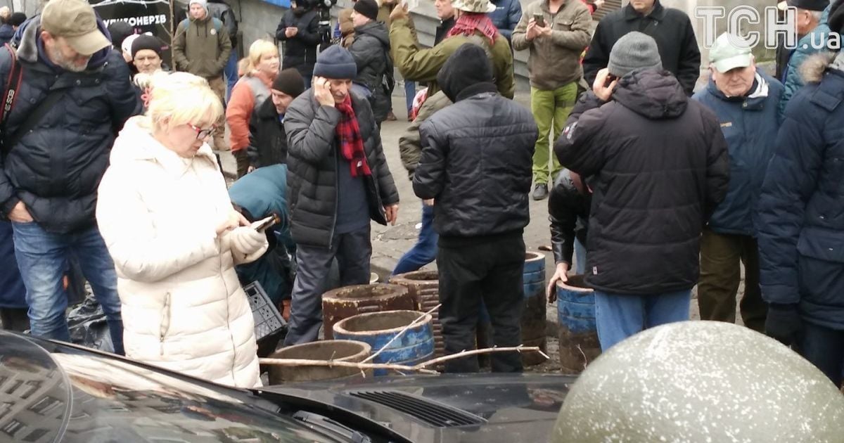 Прихильники Саакашвілі зводять барикади з урн та гілок дерев