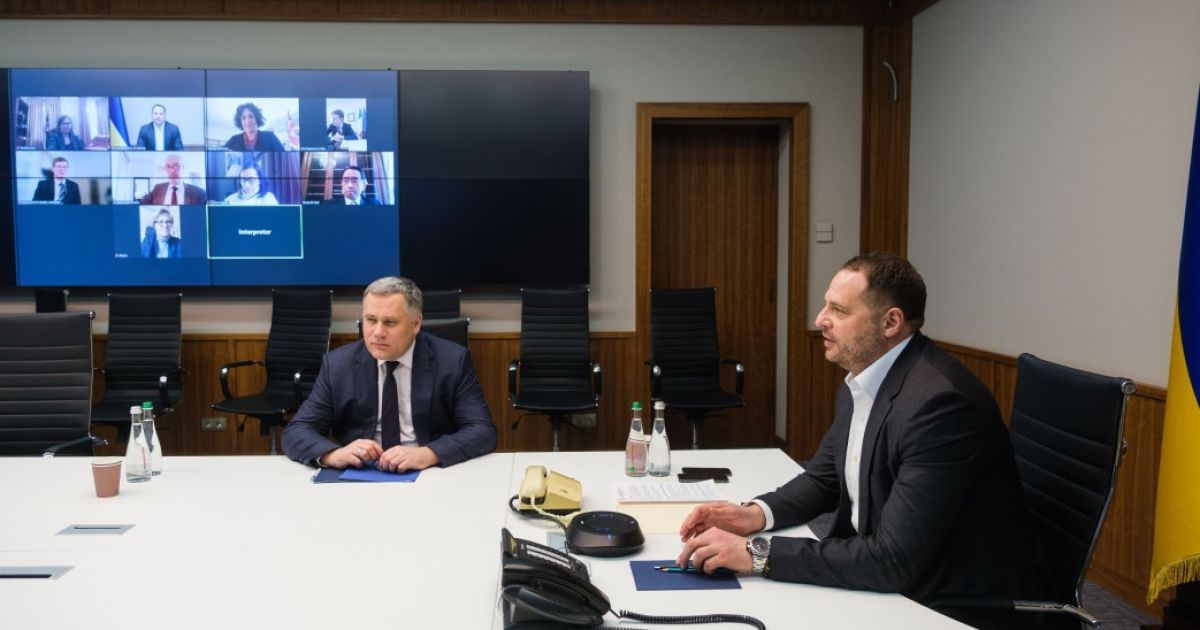 Єрмак обговорив с послами "Великої сімки" та ЄС ситуацію на Донбасі та погроми на Банковій