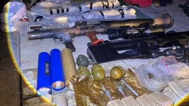 на Закарпатті затримали чоловік з арсеналом зброї_10 / © Національна поліція Закарпатської області