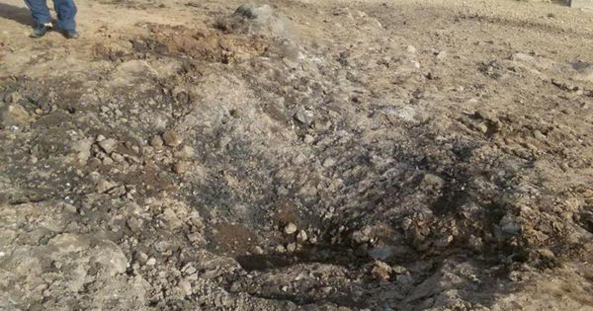 Последствия взрыва "неизвестного объъекта" в селе возле иранского города Текаб. / © tnews.ir