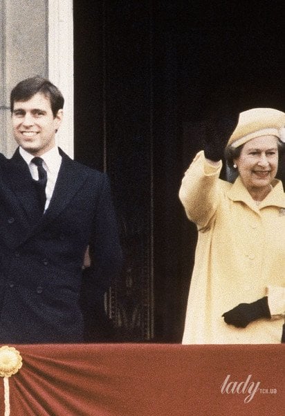 Сара, принц Эндрю, королева Елизавета и принц Филипп, 1986 год / © Associated Press