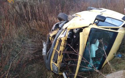 Попала под машину: во Львовской области водитель отправил на тот свет пассажирку автомобиля (фото)