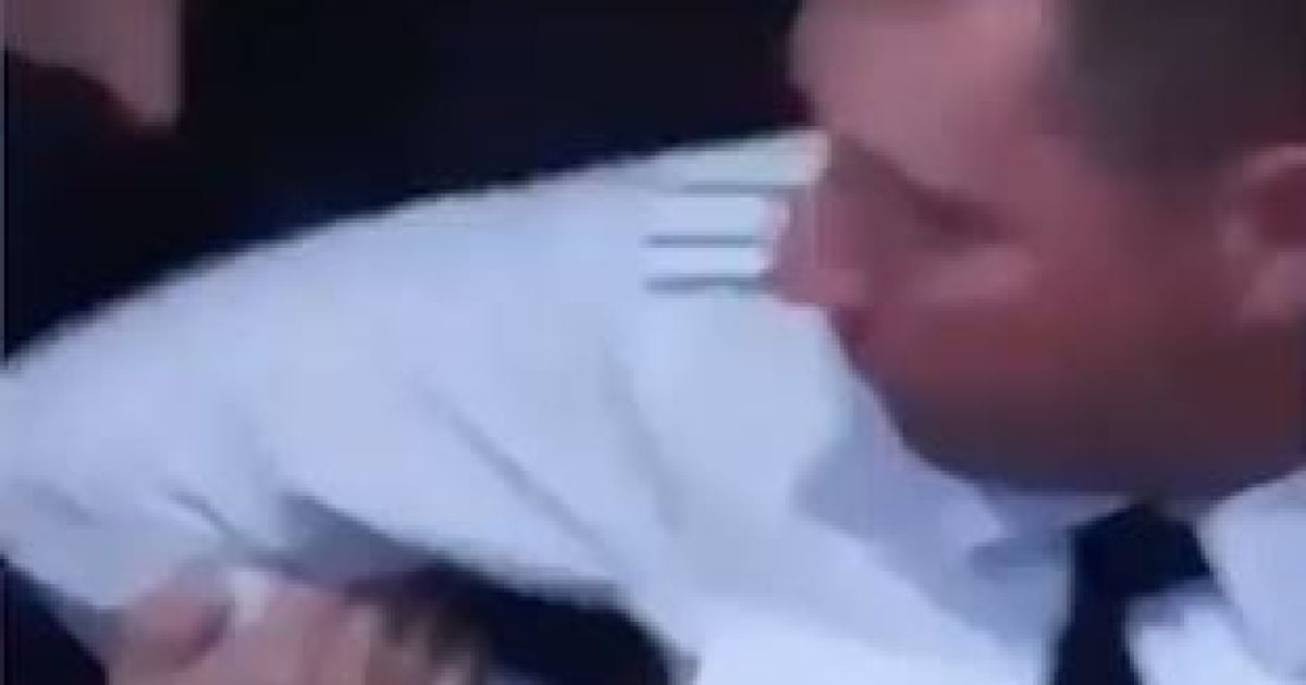 День Победы по-российски: пьяные офицеры позвали на защиту от полиции десятки вооруженных военных