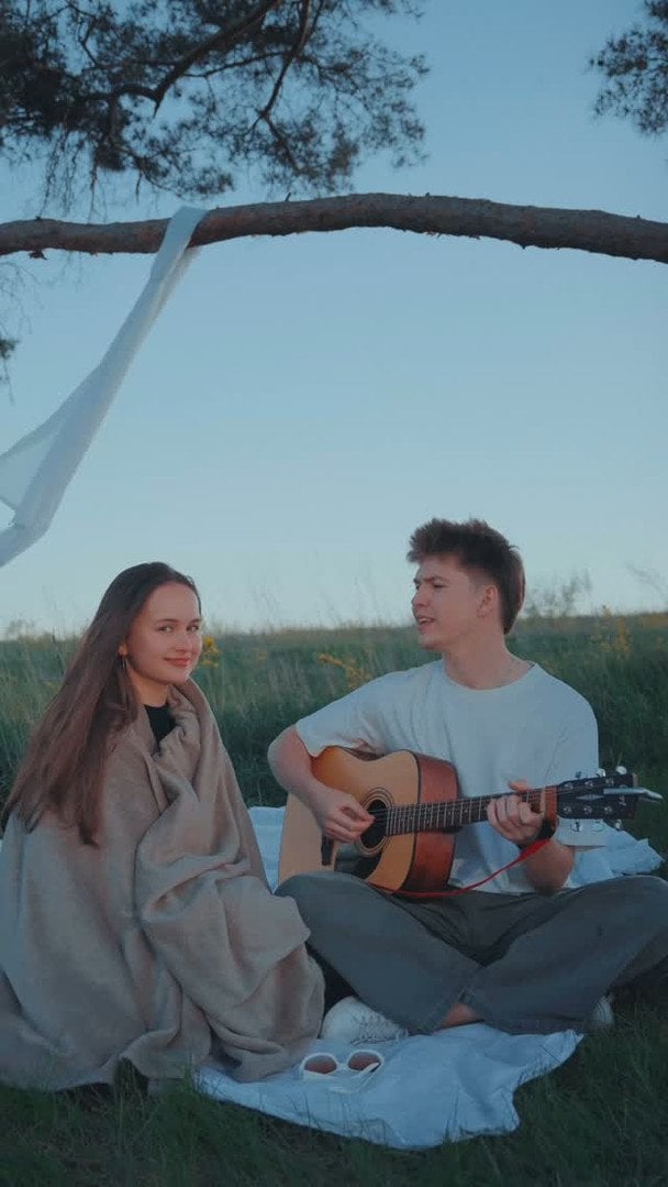 DREVO з дівчиною / © instagram.com/drevo_official