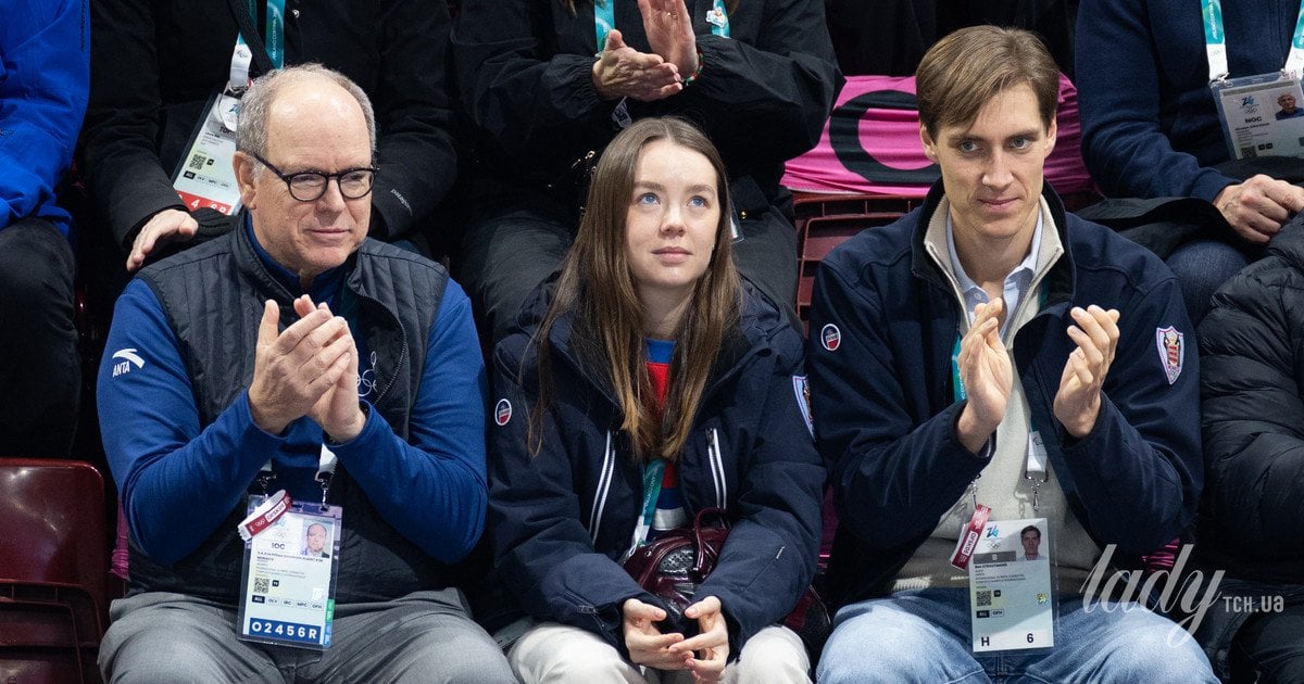 Князь Альбер II с принцессой Алеександрой и Беном Сильвестром