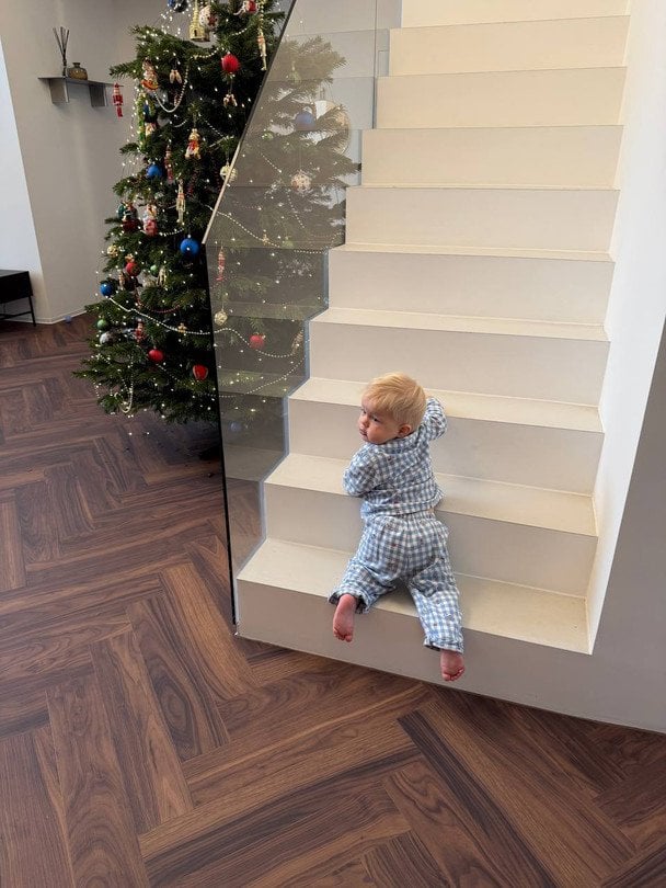 Син Володимира Остапчука на тлі ялинки