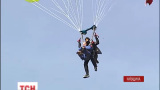 Бойцы АТО, которые потеряли конечности на войне, прыгнули с парашютами