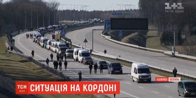 На КПП "Ягодин" образовались длинные очереди, у водителей заканчивается еда и вода