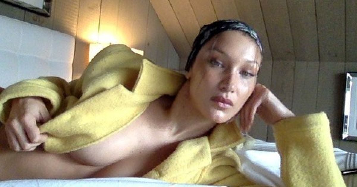 Зухвала Белла Хадід у жакеті на голе тіло подражнила фанів
