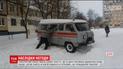 Полуметровые сугробы в Днепре вызвали транспортный коллапс